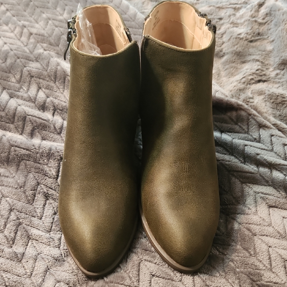 Green Ankle Boots with Wooden Sole
